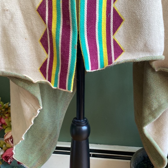 Womens Oversized patterns poncho sweater with bat sleeves - Picture 2 of 7